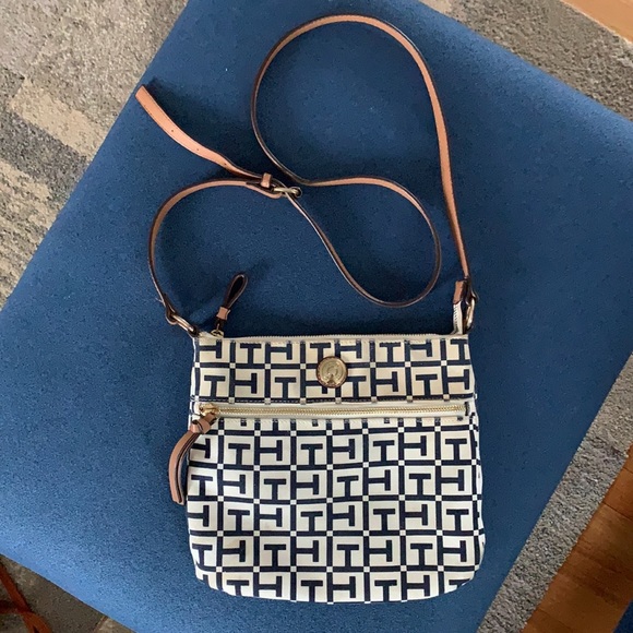 Tommy Hilfiger TH Graphic Fabric Crossbody Handbag - Picture 2 of 6